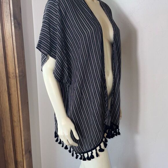 Le Lis Black and White Kimono Cardigan Size Large - Picture 4 of 14
